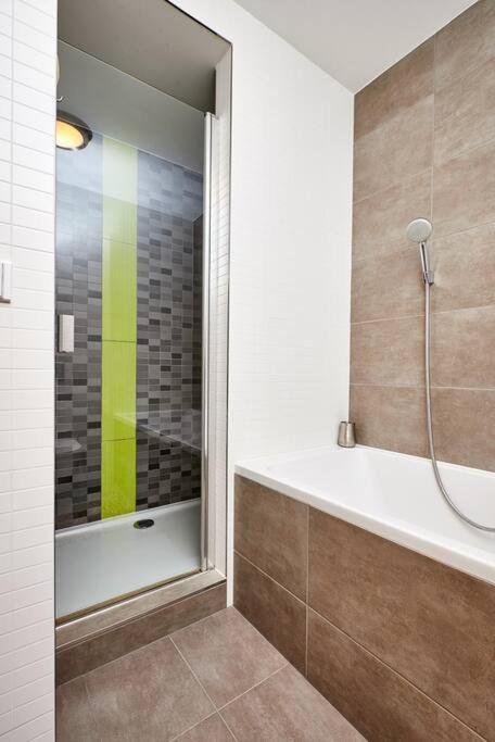 Luxury Apartment In Prague And Free Parking Praga Exterior foto