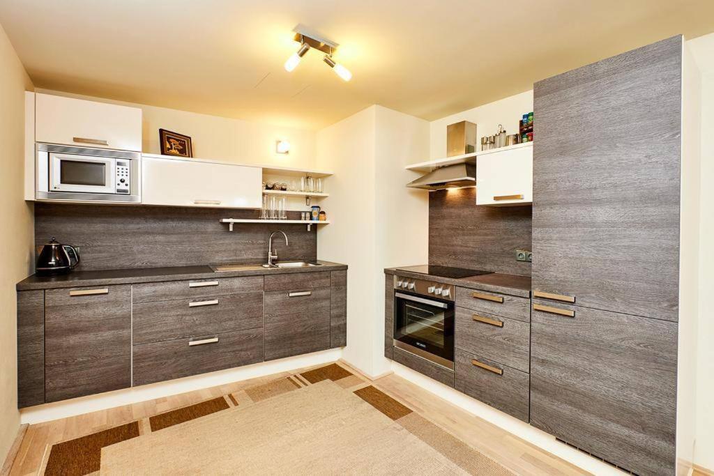 Luxury Apartment In Prague And Free Parking Praga Exterior foto